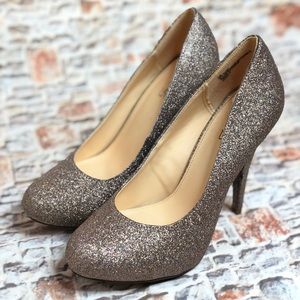 City Streets hidden Platform, glitter Pumps sz 7